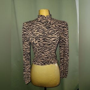 Long-sleeved top